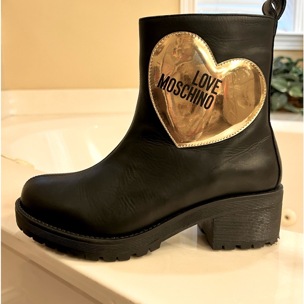 Love ❤️ Moschino Botties